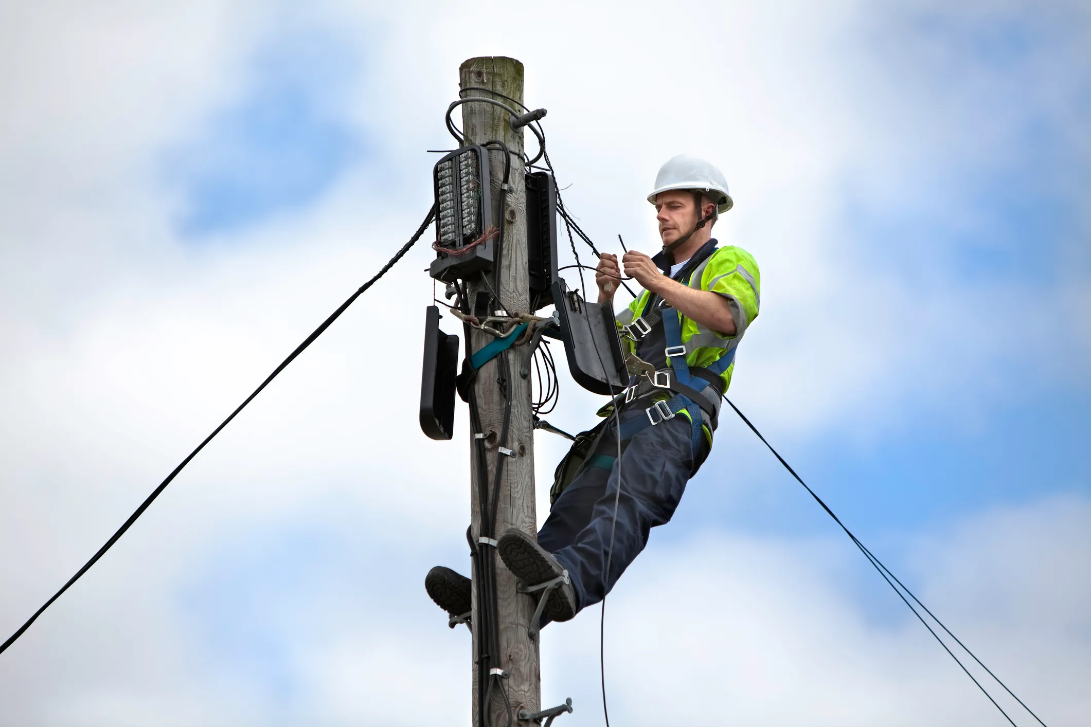 Rapid-response telecom courier services